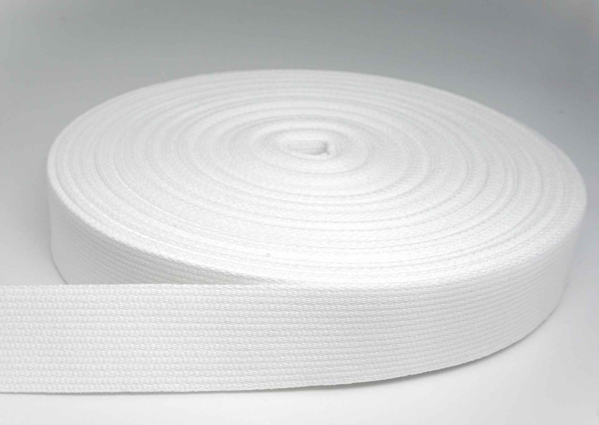 Bild von 25m Baumwollgurtband - 1,2mm dick - 30mm breit - Farbe: weiß